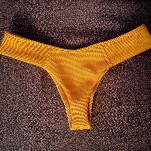 Montce uno bottom Goldie